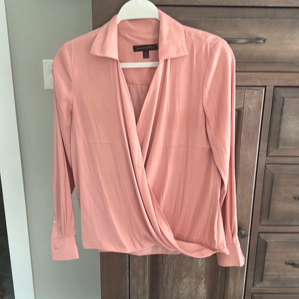 EUC salmon colored Banana republic blouse